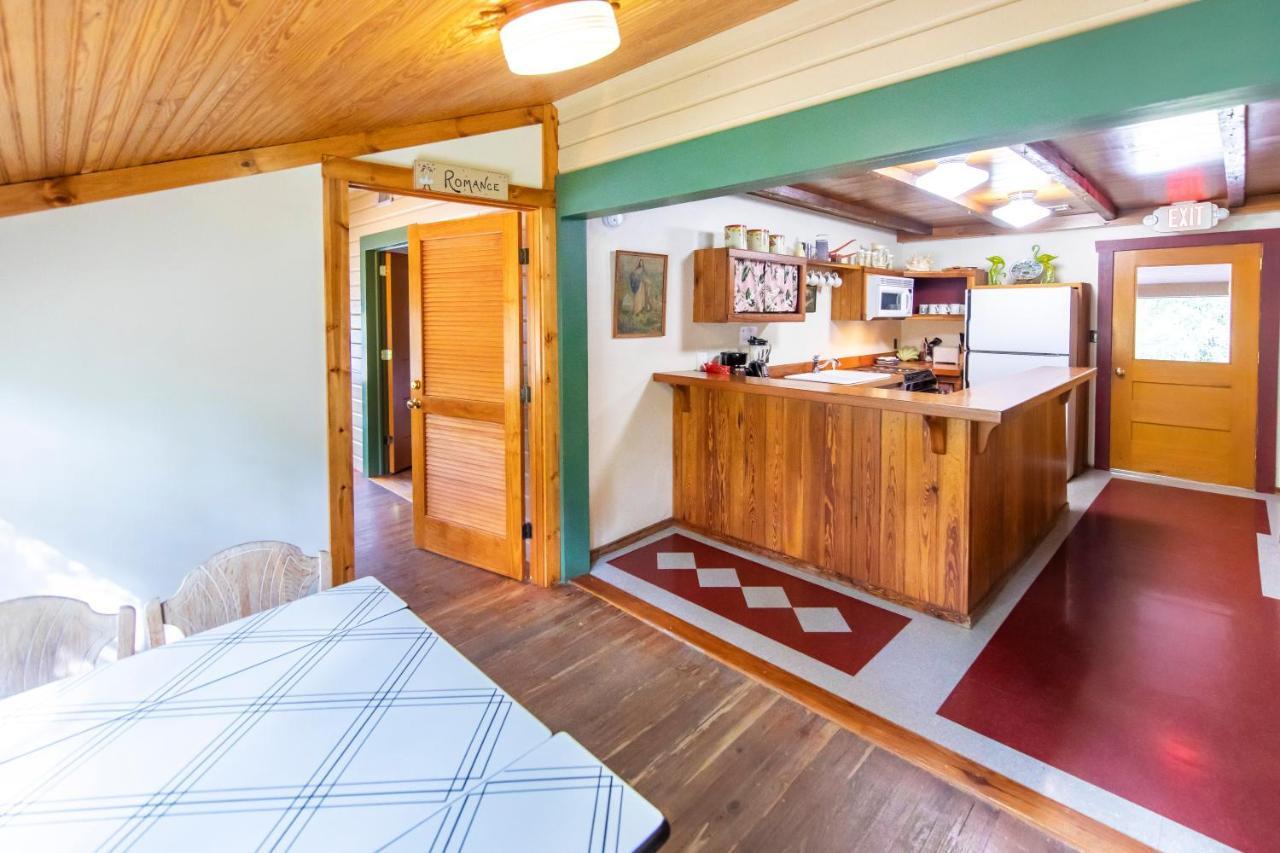 Hibiscus Coffee & Guesthouse Grayton Beach Exterior photo
