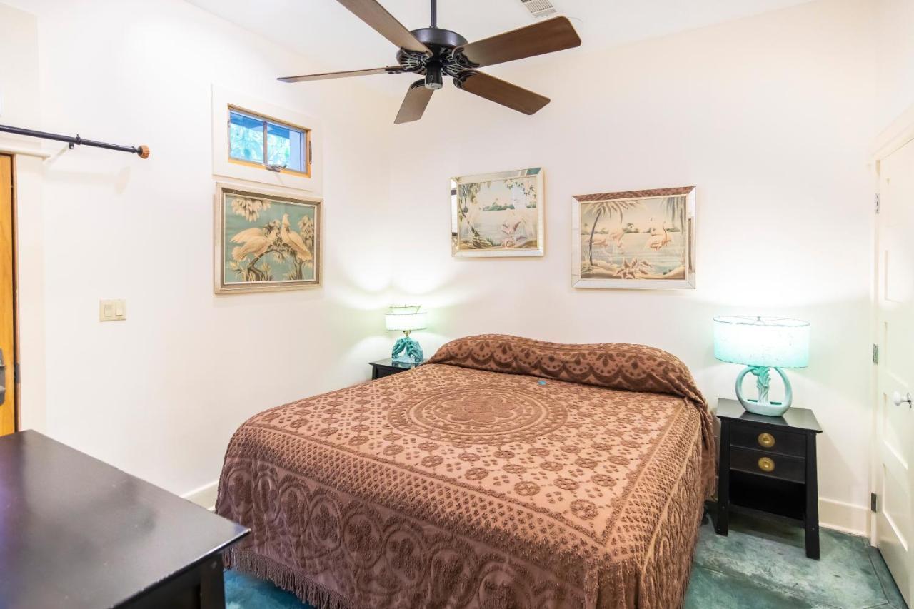 Hibiscus Coffee & Guesthouse Grayton Beach Exterior photo