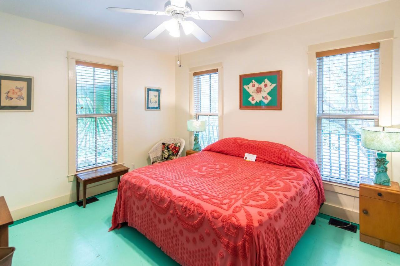 Hibiscus Coffee & Guesthouse Grayton Beach Exterior photo