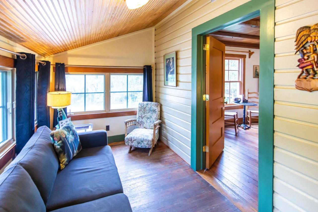 Hibiscus Coffee & Guesthouse Grayton Beach Exterior photo