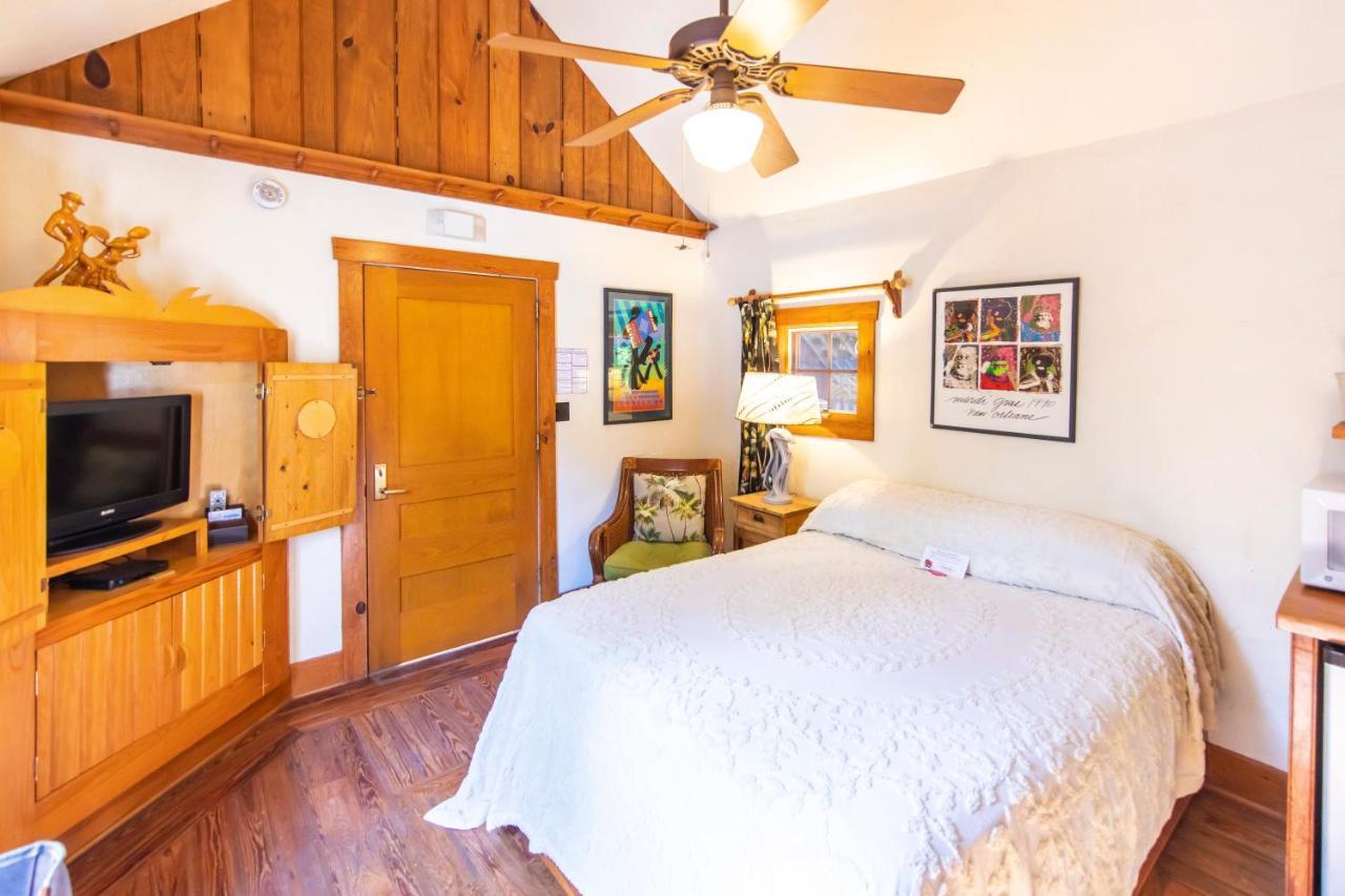 Hibiscus Coffee & Guesthouse Grayton Beach Exterior photo